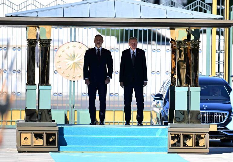 Polonya Cumhurbaşkanı Ankarada: Erdoğan, Nawrockiyi resmi törenle karşıladı