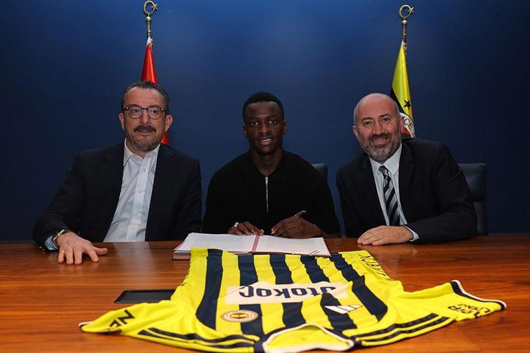 Fenerbahçe, genç yetenek Amara Diouf ile 5 yıllık sözleşme imzaladı
