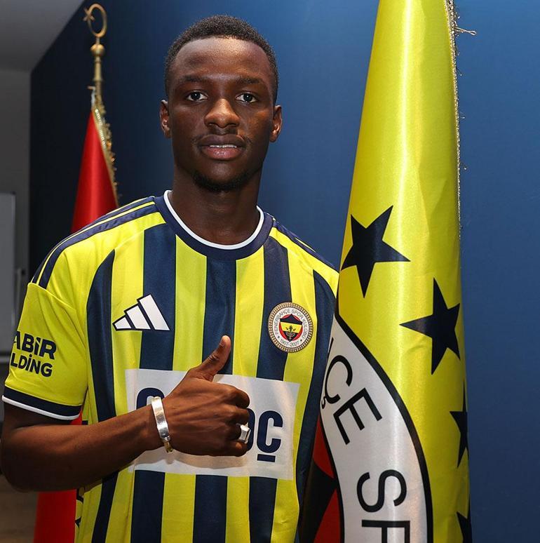 Fenerbahçe, genç yetenek Amara Diouf ile 5 yıllık sözleşme imzaladı