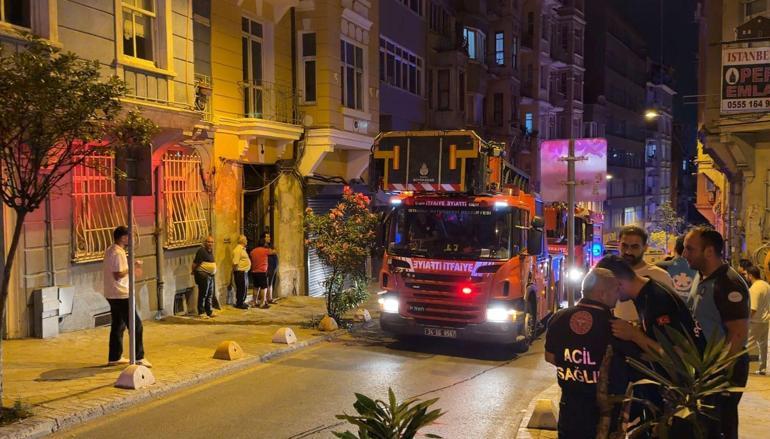 Beyoğlunda panik: Bina tahliye edildi