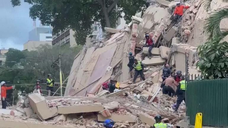 VENEZULA PEŞ PEŞE YIKILDI: Deprem anları saniye saniye kamerada
