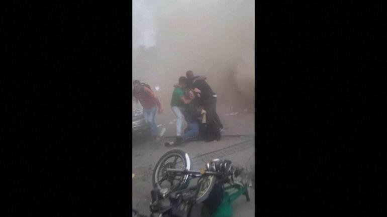 Venezuelada kabus anları 7.5lik depremde binanın çökme anı kamerada...