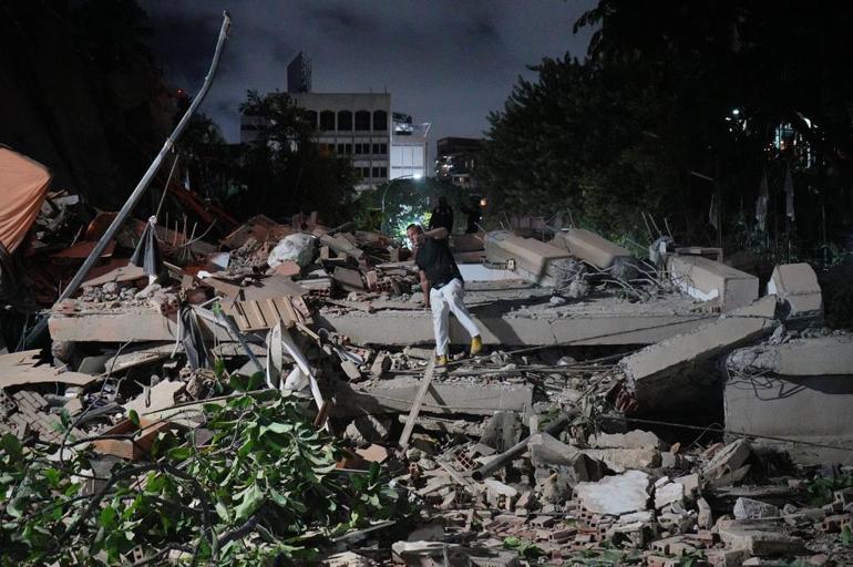 Venezuelanın felaket fırsatçıları Enkazlarda yağma yaptılar