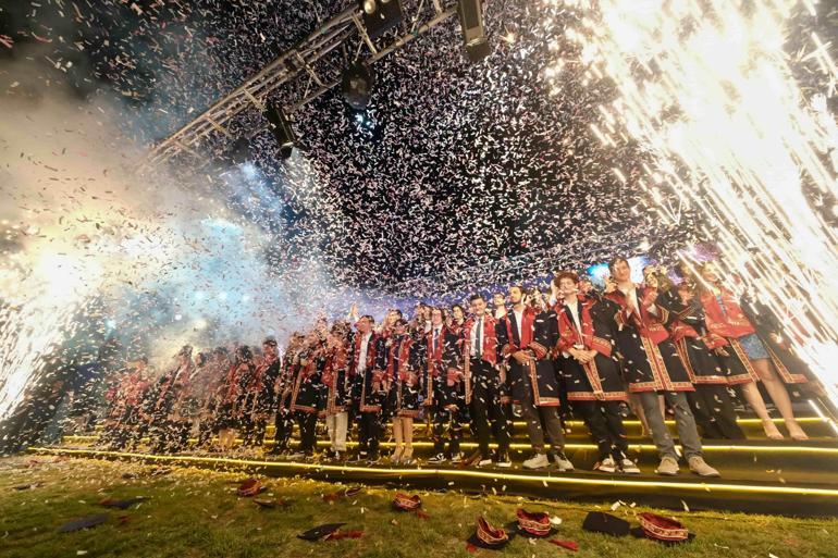  Türk milletinin istikbaline bilimle, teknolojiyle atacağınız güçlü imzaların umudunu taşıyoruz