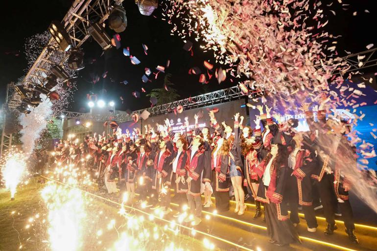  Türk milletinin istikbaline bilimle, teknolojiyle atacağınız güçlü imzaların umudunu taşıyoruz
