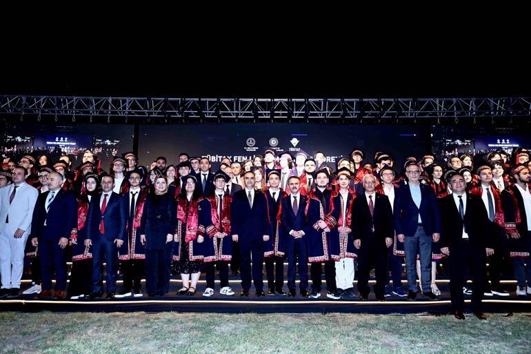  Türk milletinin istikbaline bilimle, teknolojiyle atacağınız güçlü imzaların umudunu taşıyoruz