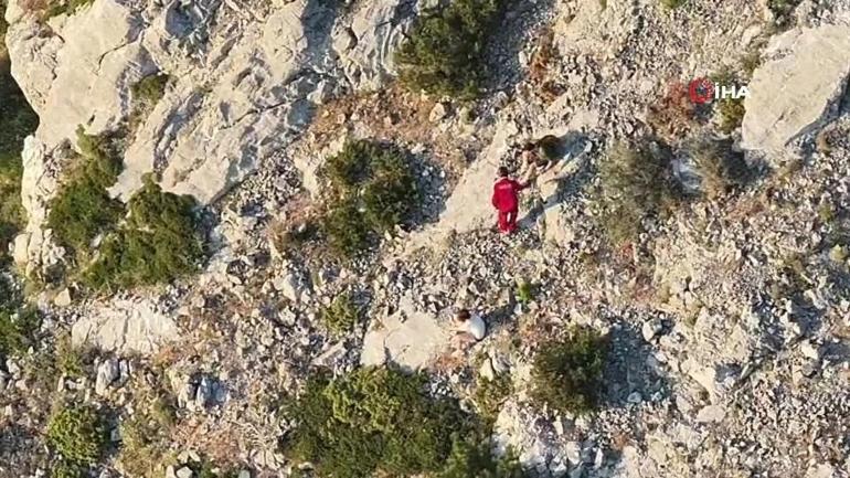 Dağda mahsur kalan 2 sporcu kurtarıldı