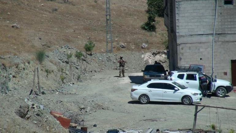 Yol verme tartışması büyüdü, ortalık savaş alanına döndü Ölü ve yaralılar var
