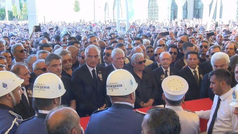 Bakan Ersoy: Kadir İnanır çok önemli bir ustaydı