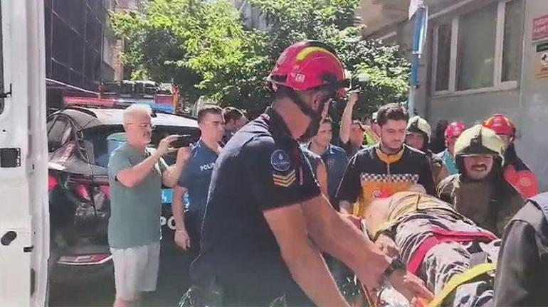 SON DAKİKA... Kadıköyde yıkımı yapılan binada kısmi çökme: Mahsur kalan işçiler kurtarıldı