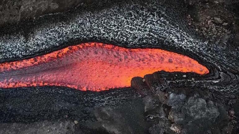Etna Yanardağı yeniden hareketlendi