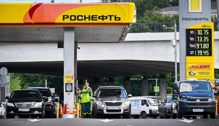 Kriz büyüyor: Rusya Hindistandan petrol ithal etmeye başladı