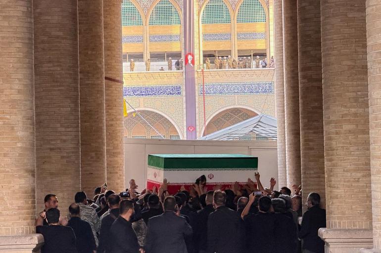 SON DAKİKA... İran, Hamaneye veda ediyor Cenaze töreninden dikkat çeken görüntüler: Devrim Muhafızları Komutanı, savaş sonrası ilk kez kamuoyu karşısına çıktı