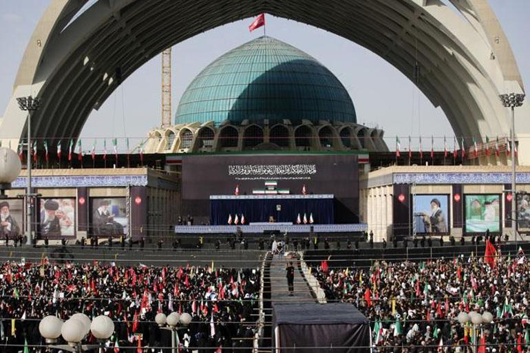 İranda milyonlar sokakta Hamaneye veda töreni: Tahranda intikam yemini