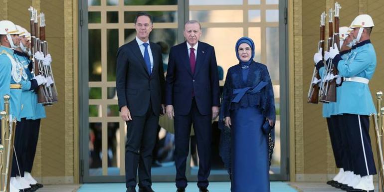 Tarihi kare: NATO liderleri Külliyede aile fotoğrafında buluştu