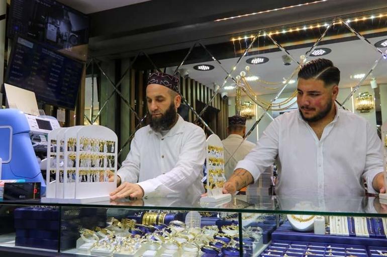 Çöpe atılan 400 bin lirayı, 15 ton atığın içinde aradı: Deste deste para mahallesinden çıktı
