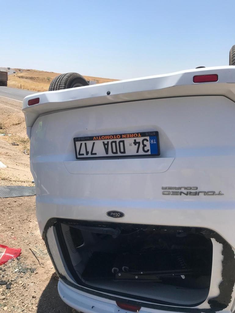 Cip ile hafif ticari araç çarpıştı; 1i ağır, 9 yaralı