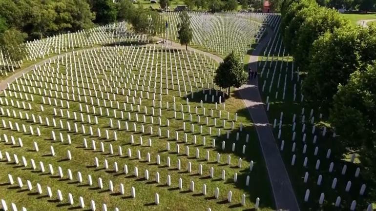 Srebrenitsa soykırımının 31. yıl dönümü: Kimliği yeni tespit edilen 10 kurban daha defnedildi