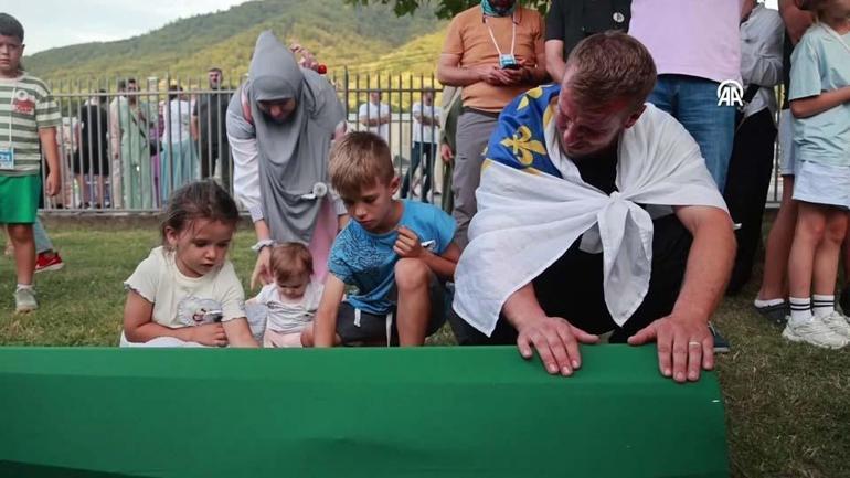 Srebrenitsa soykırımının 31. yıl dönümü: Kimliği yeni tespit edilen 10 kurban daha defnedildi
