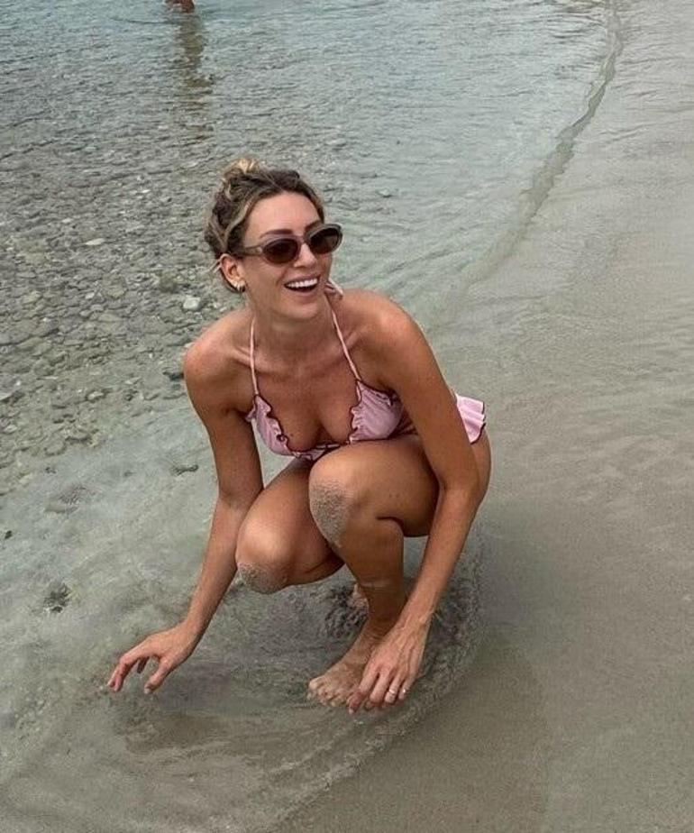 Kenan İmirzalıoğlunun güzeller güzeli eşi Sinem Kobaldan tatil pozları Lalin ve Leylanın keyfi yerinde