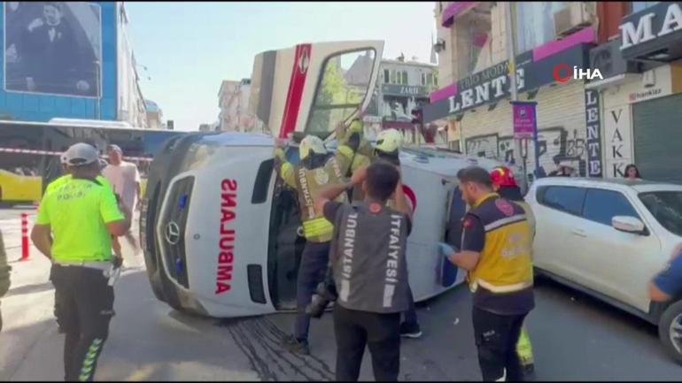 İETT otobüsü ambulansla çarpıştı: 5 yaralı
