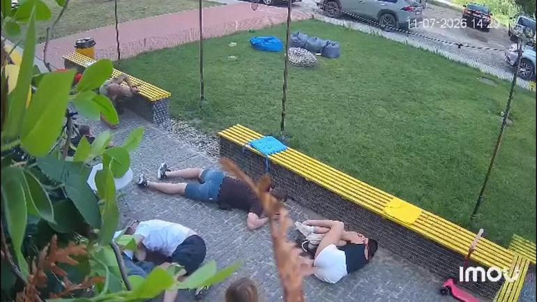 Rusya Ukraynada sivilleri vurdu Saldırıdan böyle kaçtılar...