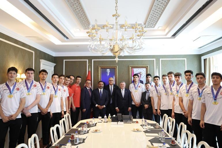 Bakan Osman Aşkın Bak: Voleybolda ekol olduk