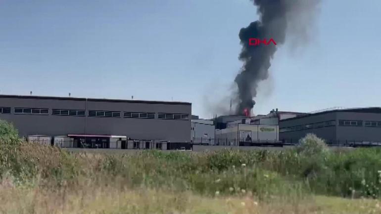 SON DAKİKA... Ankara’da fabrika alev alev yanıyor: Ekiplerin yangına müdahalesi sürüyor