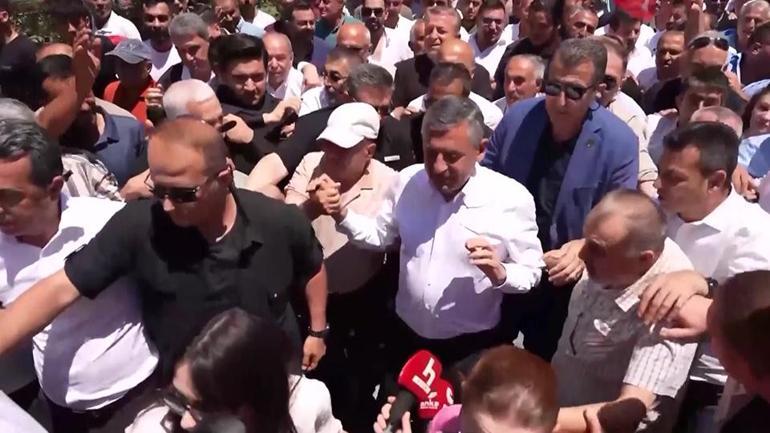 Özgür Özel CHP rozetini çıkarıyor mu