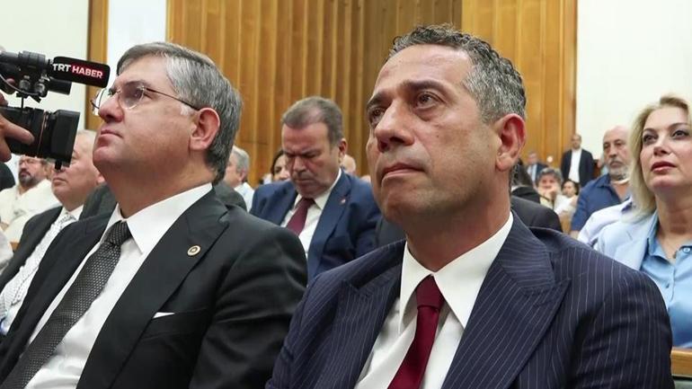 Özgür Özel CHP rozetini çıkarıyor mu
