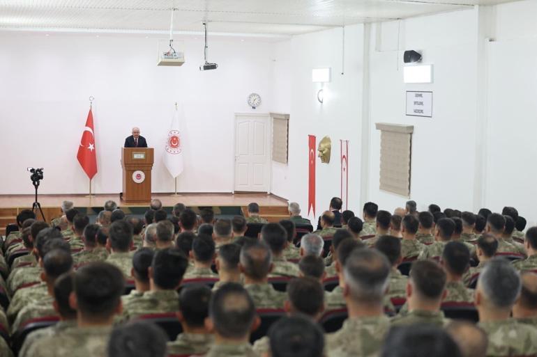 Bakan Gülerden KKTC 14. Zırhlı Tugay Komutanlığına ziyaret