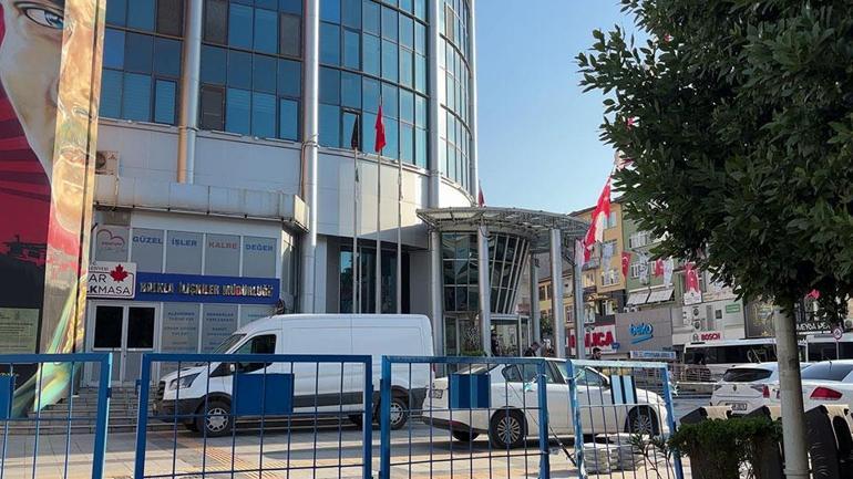 Son dakika: İzmit Belediye Başkanı ile eşi gözaltına alındı