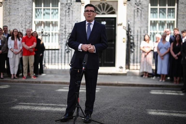 SON DAKİKA... 10 Numarada kritik gün Andy Burnham, ülkenin yeni başbakanı oldu