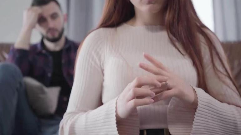 Yargıtaydan eşit kusur kararı… Eşinden canlı konum isteyen kadın kusurlu sayıldı