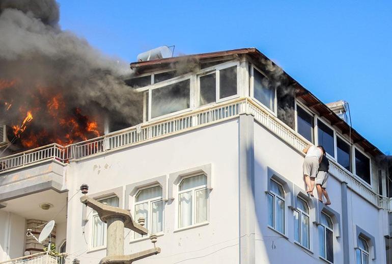 Antalyada yangından 1 saniyeyle kaçış kamerada