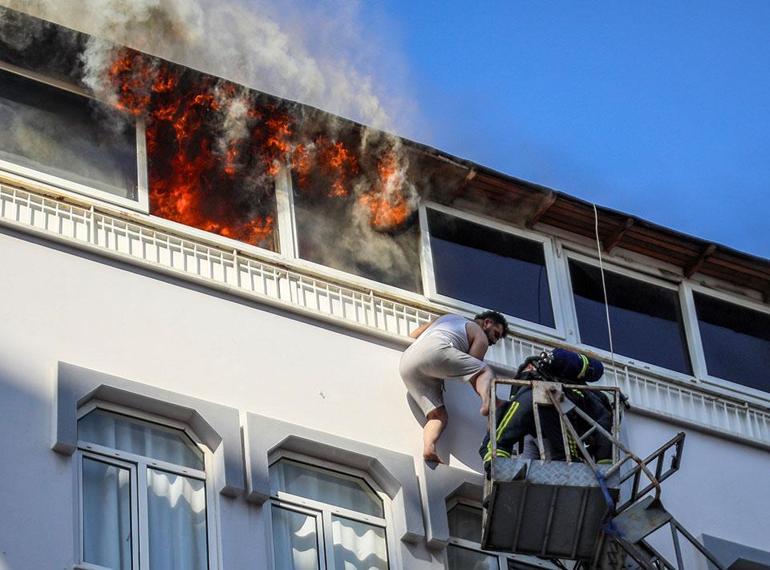Antalyada yangından 1 saniyeyle kaçış kamerada