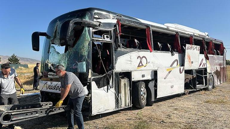 Kütahyada yolcu otobüsü devrildi; 31 yaralı