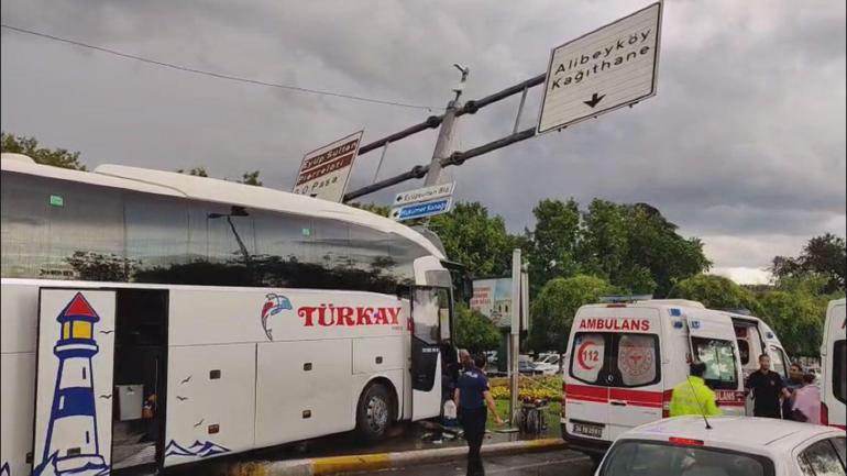 Eyüpsultanda yolcu otobüsü otomobile çarptı: 2si ağır 30 yaralı