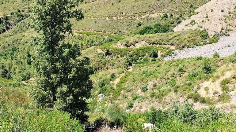 SON DAKİKA Antalyada feci kaza: Uçuruma yuvarlanan otomobildeki 5 kişi hayatını kaybetti
