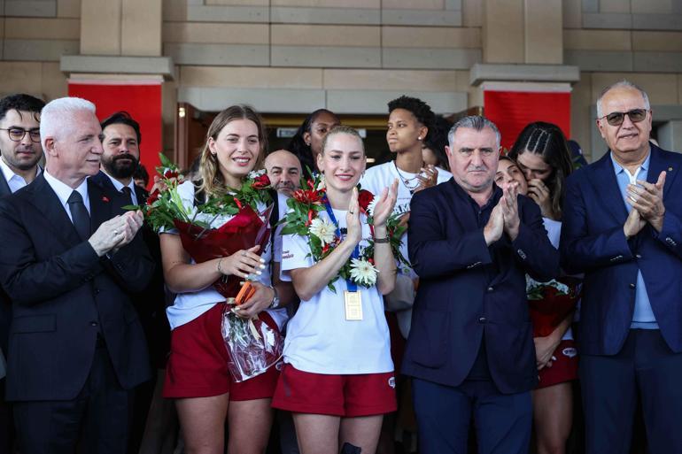 Milletler Ligi kupası Türkiyede FİLENİN SULTANLARI YURDA DÖNDÜ