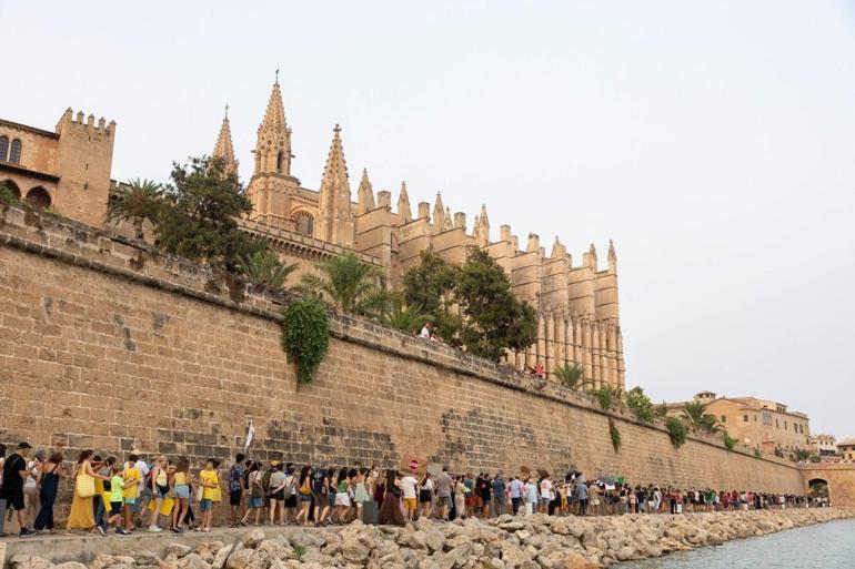 İspanyanın tatil cennetinde turist isyanı