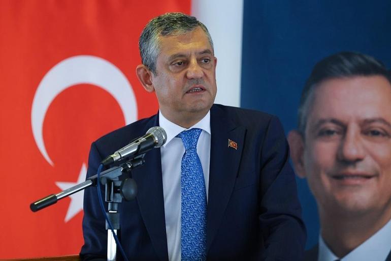 Özgür Özel, CHPde figüranlı tören iddiasını yorumladı: Bahçelinin de dediği gibi...