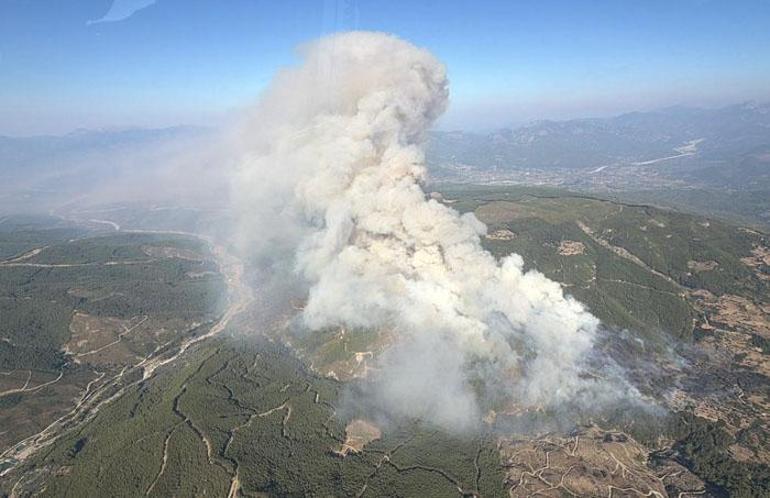 Kabus Dört bir yanda alevlerle mücadele Yollar kapandı evler tahliye edildi