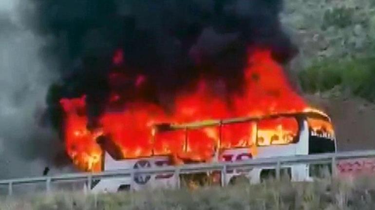 Erzincan’da yolcu otobüsü alev alev yandı