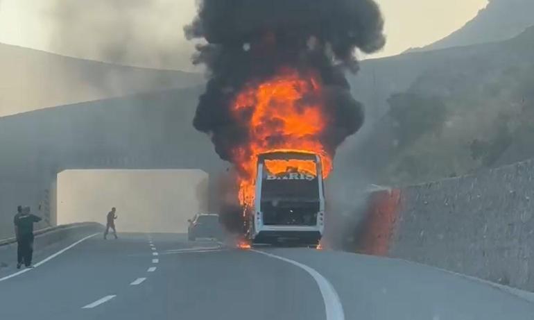 Erzincan’da yolcu otobüsü alev alev yandı