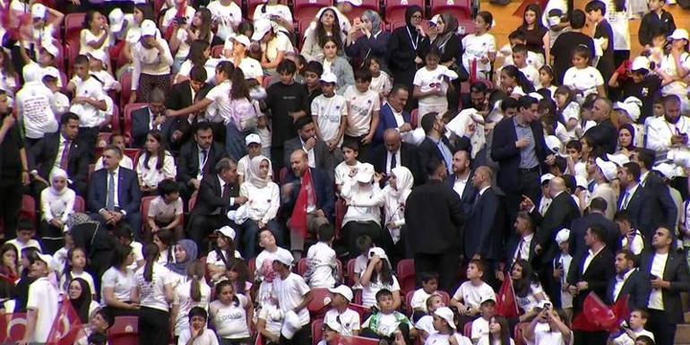 SON DAKİKA | TÜGVA yaz okulları finali... Cumhurbaşkanı Erdoğan: Bu milletin tertemiz evlatlarını kirli emellerine alet edemezler