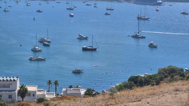 Bodrumda su alan yelkenli tekne battı
