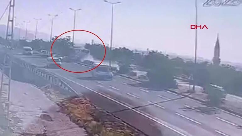 Son dakika... Kayseride yolcu otobüsü devrildi: Ölü ve yaralılar var
