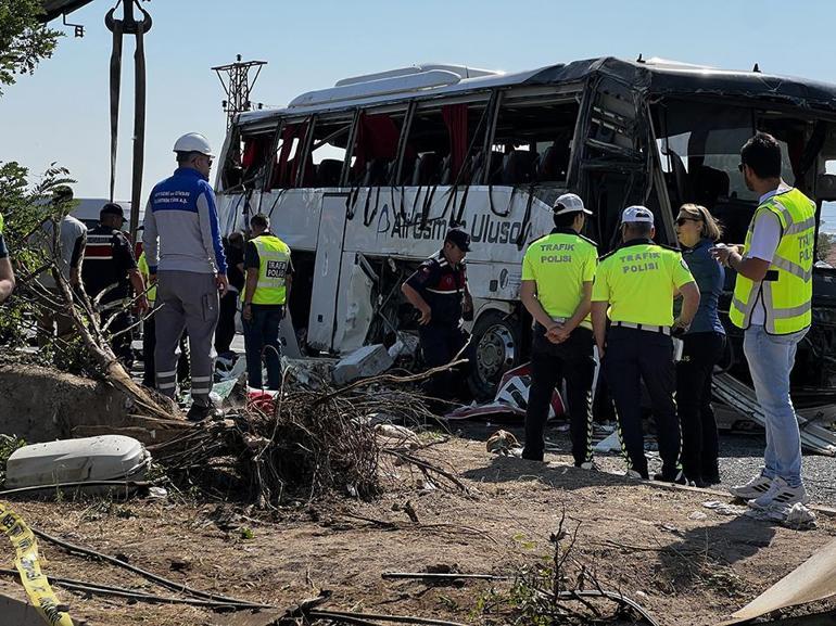 Son dakika... Kayseride yolcu otobüsü devrildi: Ölü ve yaralılar var