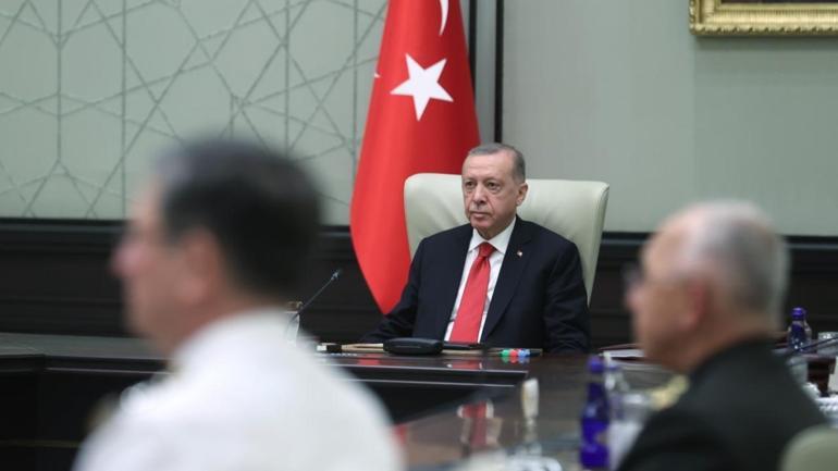 SON DAKİKA... Cumhurbaşkanı Erdoğandan YAŞ öncesi Anıtkabire ziyaret